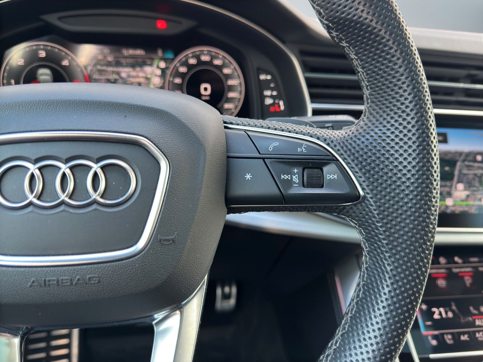 Fahrzeugabbildung Audi Q7 50 TDI SLINE SPORT BLACK HUD B&O LASER ALLRAD