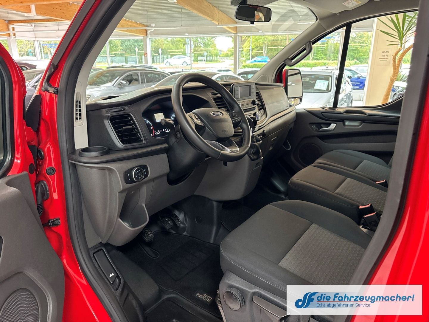 Fahrzeugabbildung Ford Transit Custom Tourneo 320 L1 Trend 2.0 TDCi Dyn