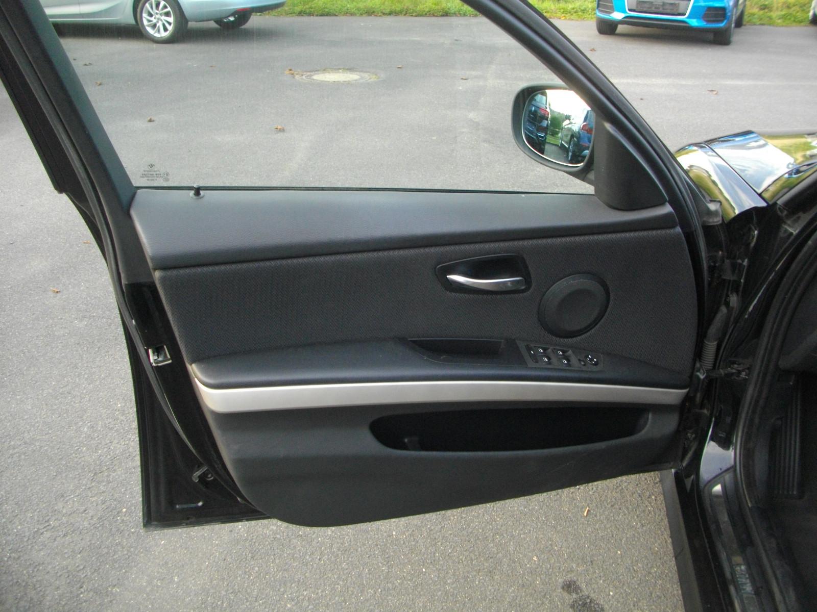 BMW 320 2009 — photo 10