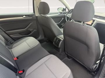 Volkswagen Passat - 10