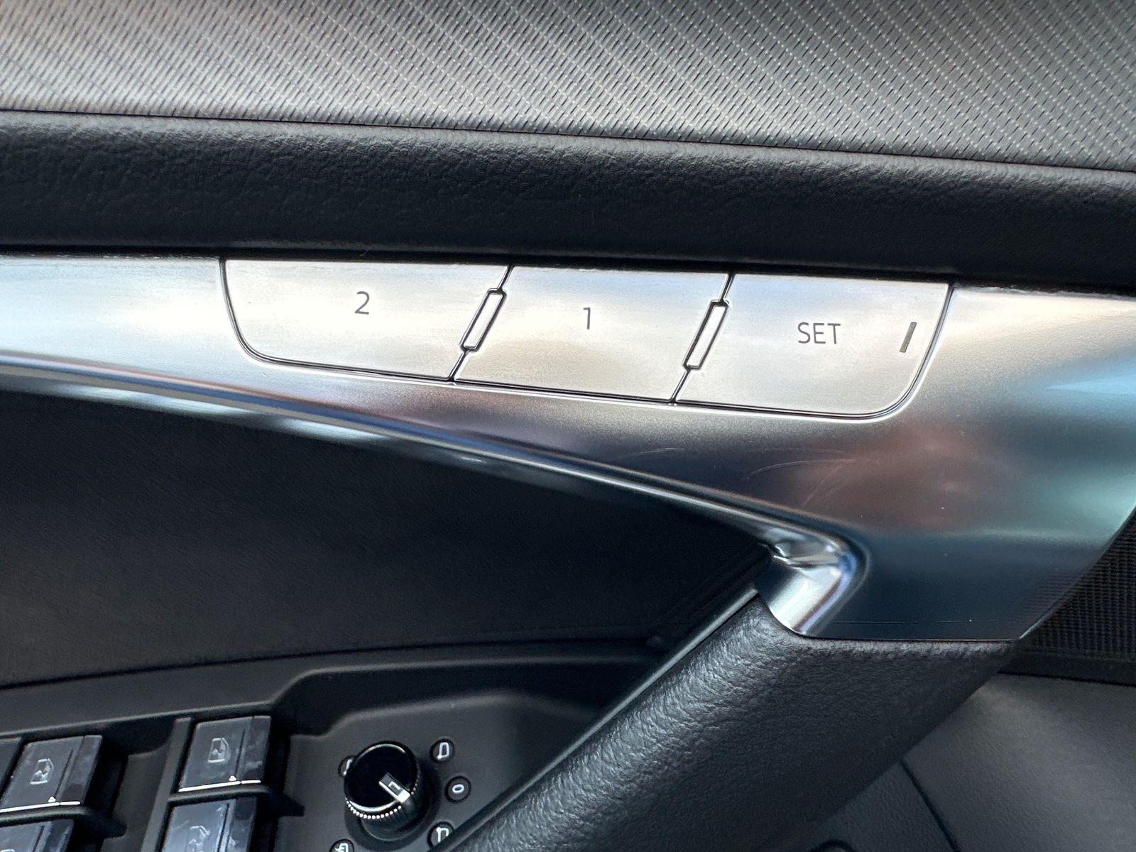 Fahrzeugabbildung Audi A6 Avant 40 TDI Sport NAV+LED+SHZ+KAM+AHK+DAB