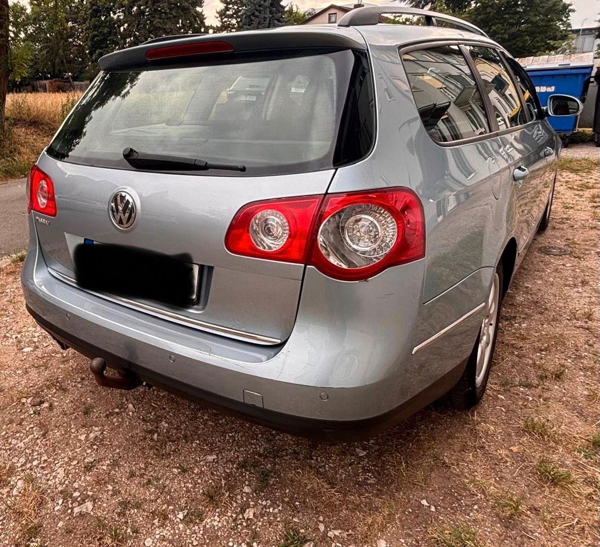 Volkswagen Passat 2006 — rear view