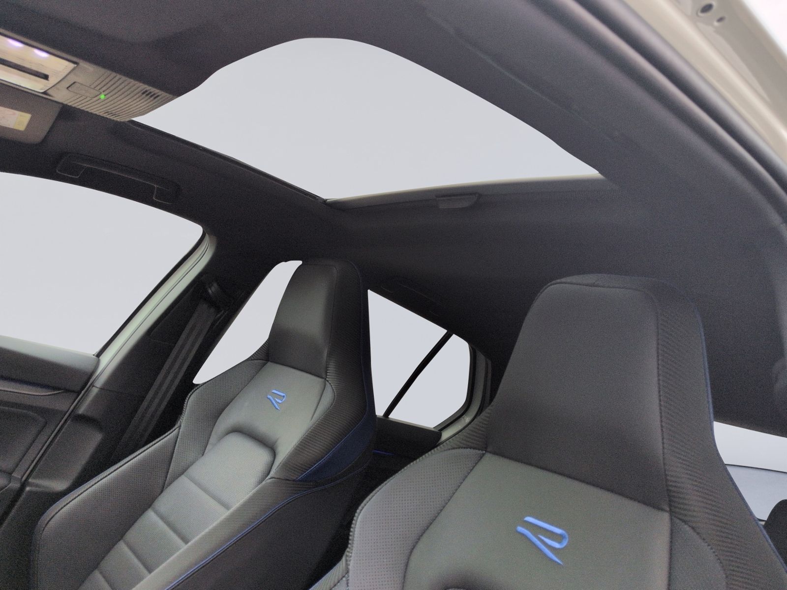 Golf VIII R BLACK EDITION 4MO AKRA+LEDER+PANO+