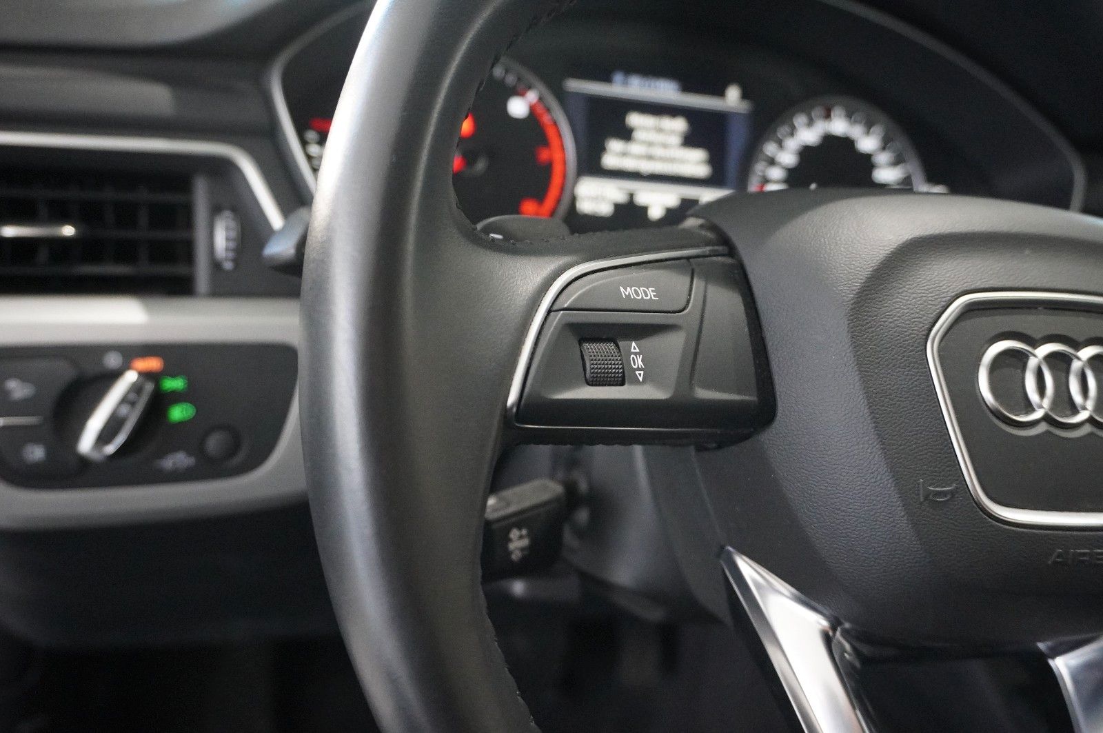 Fahrzeugabbildung Audi A4 Allroad quattro 45 TFSI LEDER/MMI/SHZ/LED/AHK