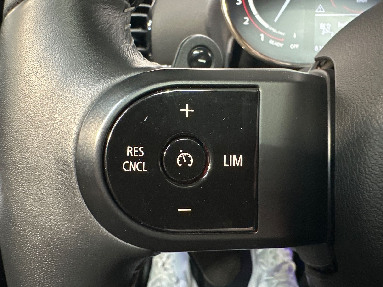 Fahrzeugabbildung MINI John Cooper Works Clubman All4 NAV+LED+PANO+H&K