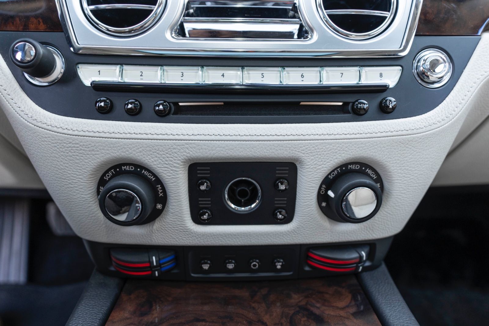 Fahrzeugabbildung Rolls-Royce Ghost V12 TWO TONE FACELIFT STERNHIMMEL KÜHLBOX