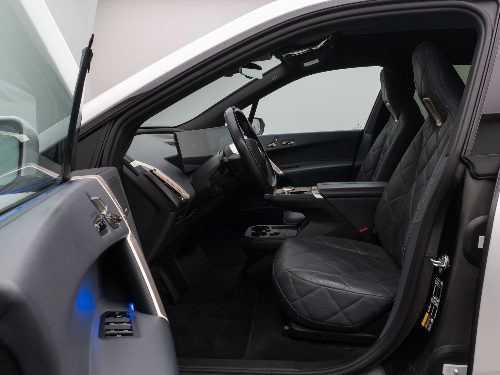 Fahrzeugabbildung BMW iX xD40 Sport SkyLounge Laser 360°DAB H/K 22Zoll