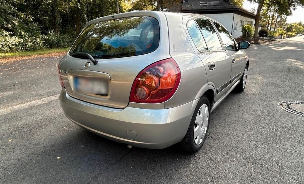 Nissan Almera