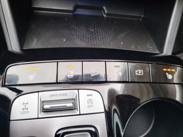 Fahrzeugabbildung Hyundai TUCSON 1.6 T-GDI 4WD 48V TREND LED PANO NAVI