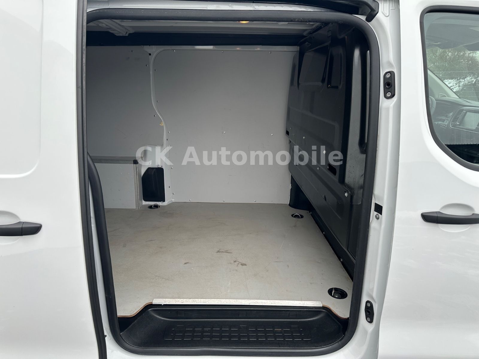 Fahrzeugabbildung Opel Vivaro Kasten 2.0 Diesel EditionL3/Klima/PDC/Kam