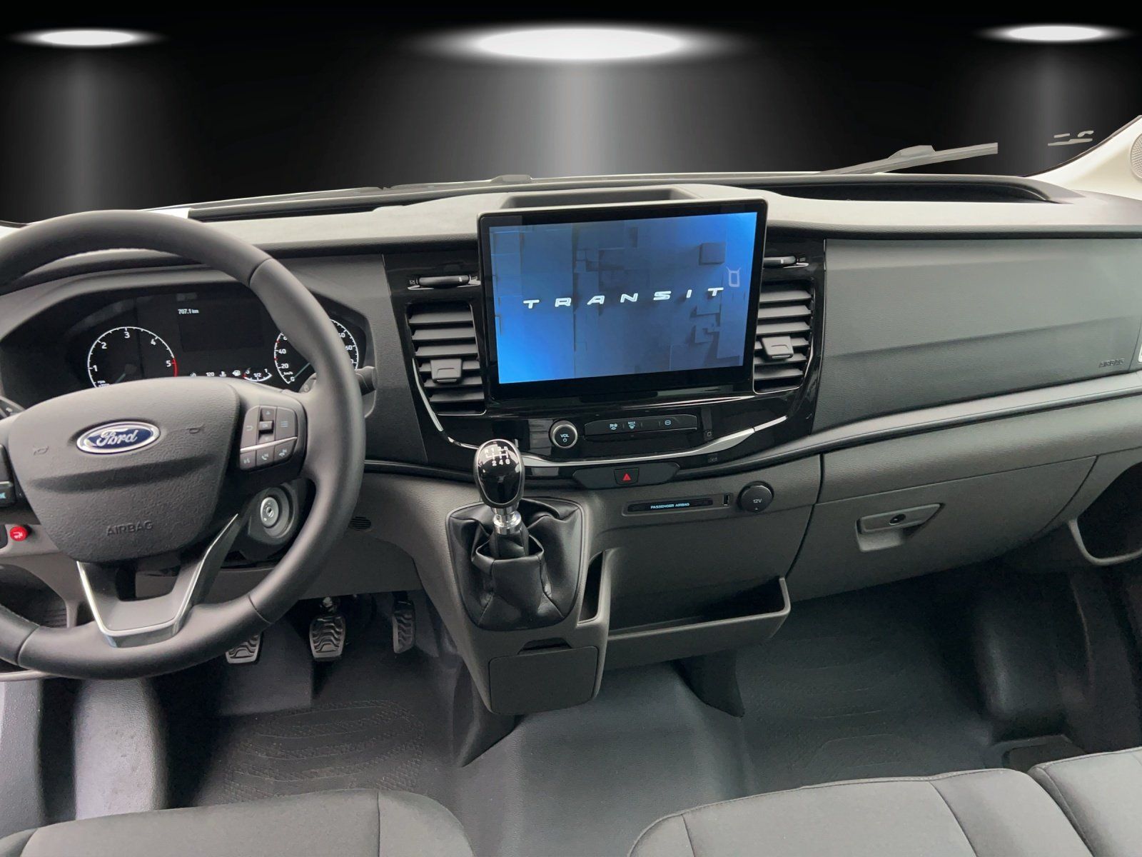 Fahrzeugabbildung Ford Transit L4 Einzelkabine Koffer GJR Ladebordwand