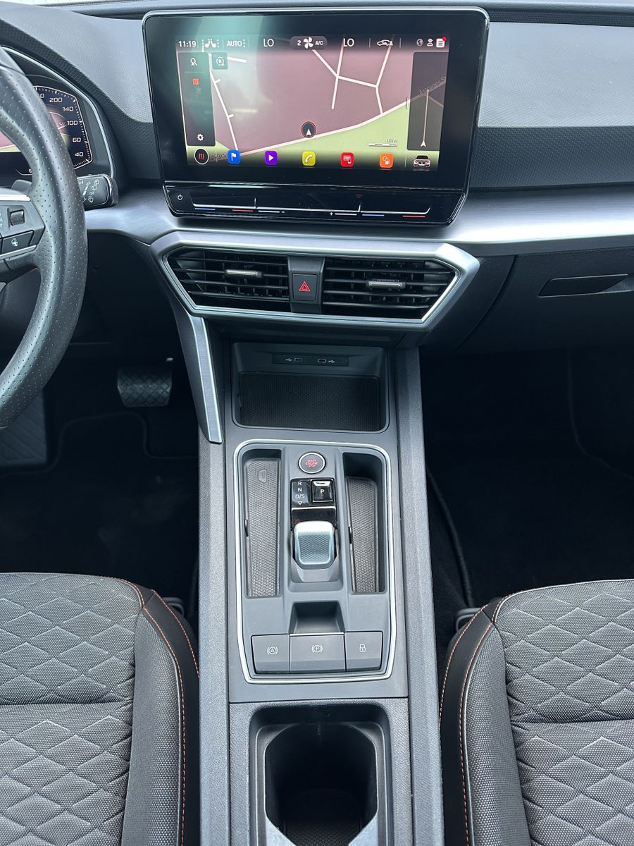 Fahrzeugabbildung SEAT Leon 1.5 eTSI DSG FR NAV+LED+KAMERA+18ZO+LHZ+VC