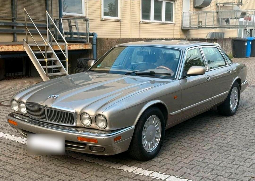 Jaguar XJ