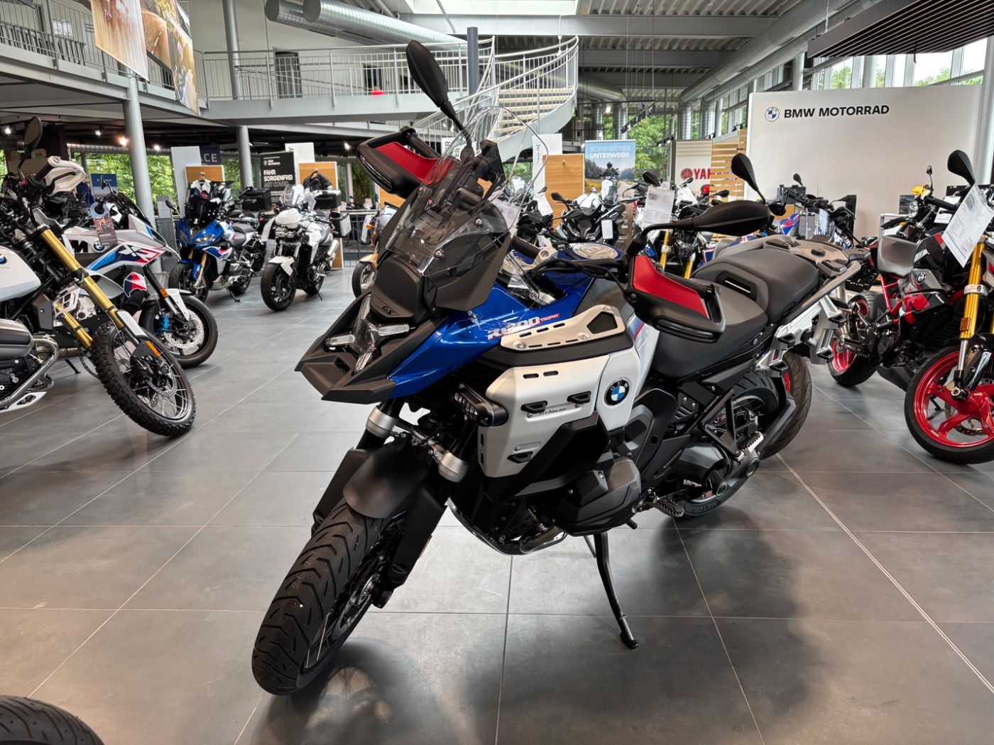 Fahrzeugabbildung BMW R 1300 GS Adventure Trophy 3 Pakete ASA