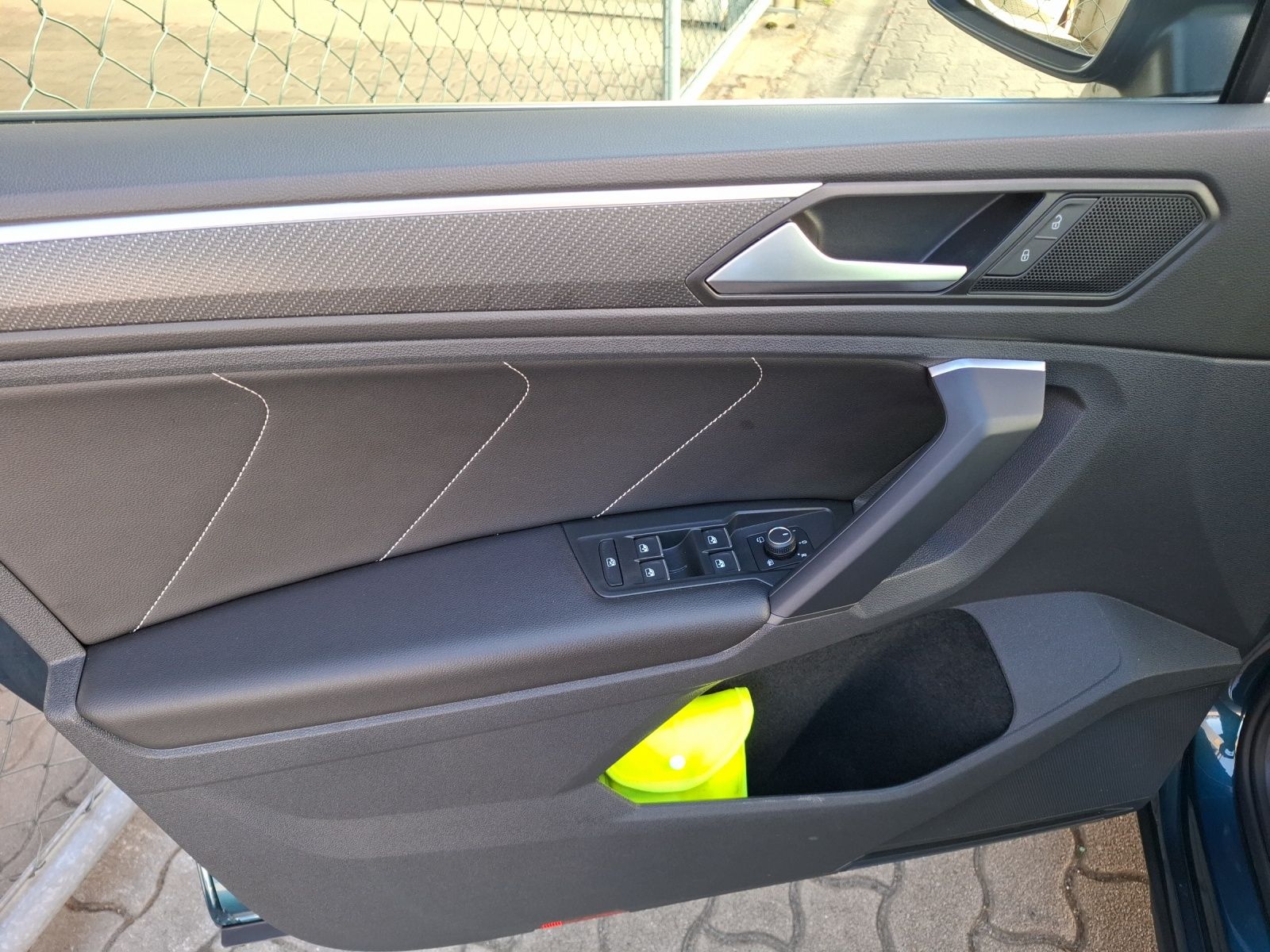 Fahrzeugabbildung Volkswagen Tiguan TSI R-line DSG Matrix Navi AID ACC 360° P