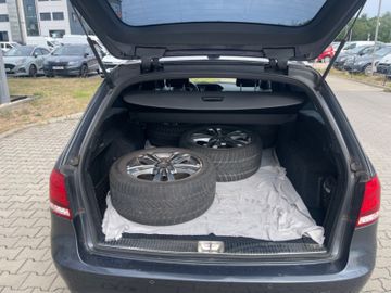 Mercedes E 220 - 12