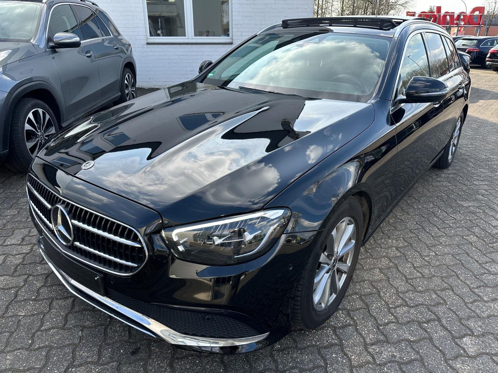 Mercedes-Benz E 220 d T 9G Avantgarde Pano LED Kamera AHK