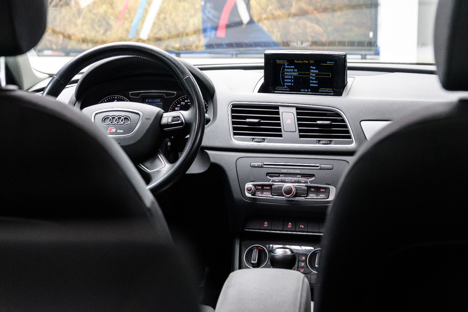 Fahrzeugabbildung Audi Q3 1.4l 110kw S-Line +AHK +Pano +Navi