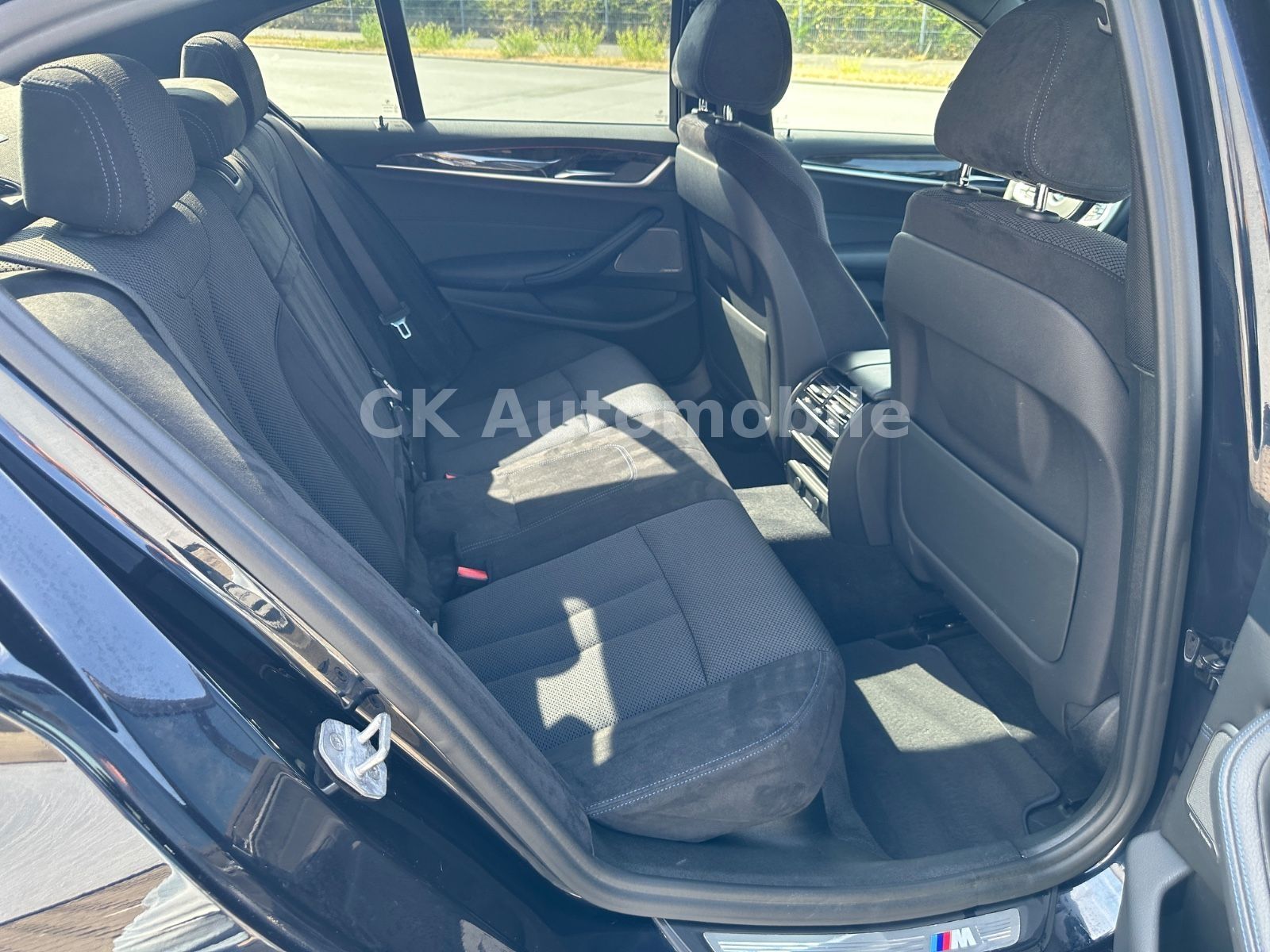Fahrzeugabbildung BMW 520d xDrive Lim. M-Sport/Navi/Head-Up/LED