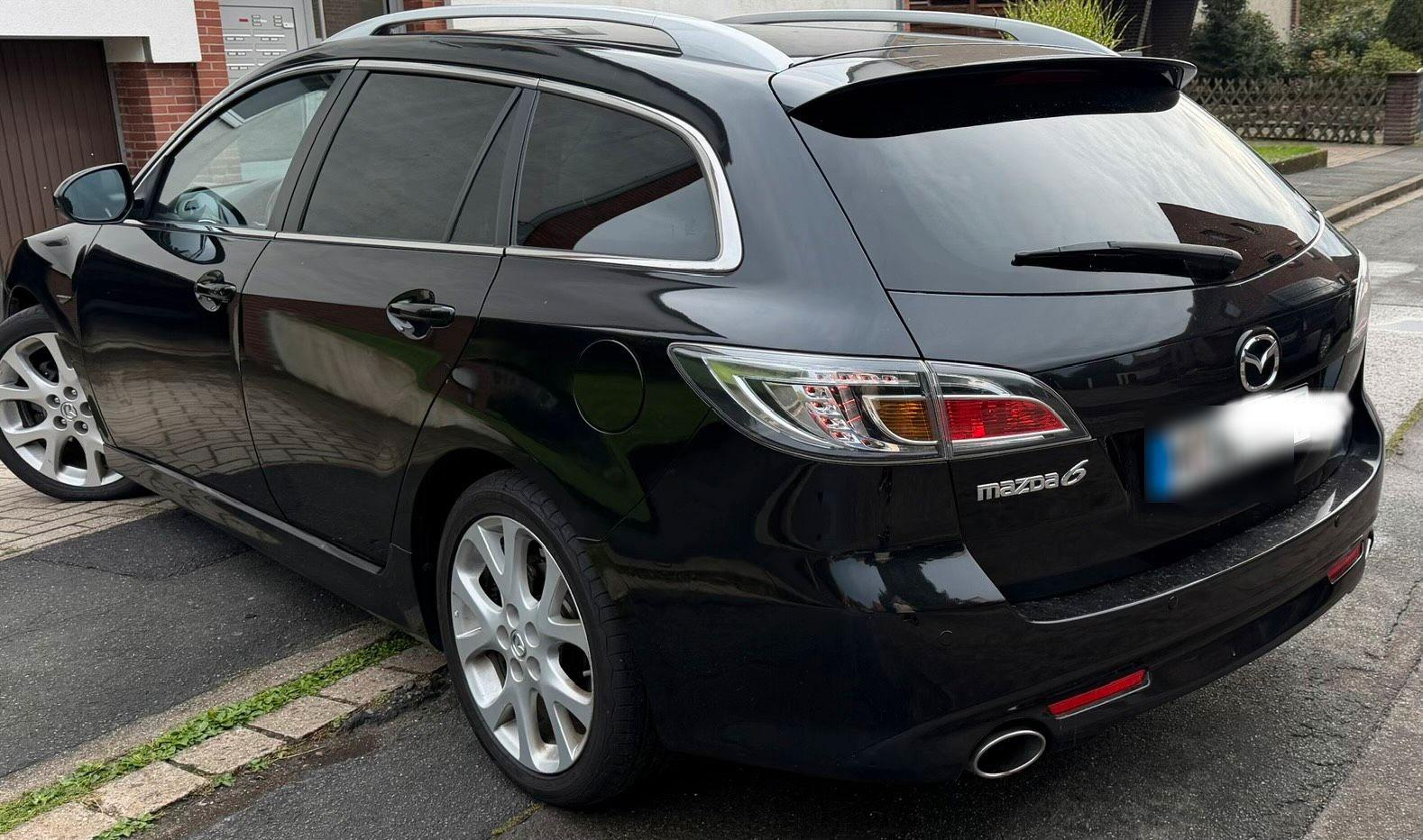 Mazda 2 2011 — салон