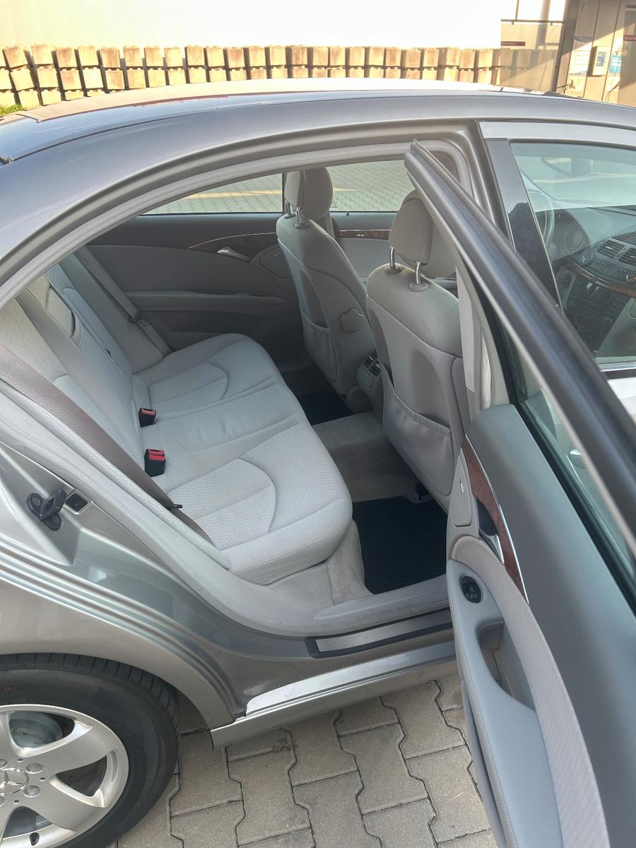 Mercedes-Benz E220CDI-Elegance-Aut-PDC-VornHinten-Klimaaut-Alu