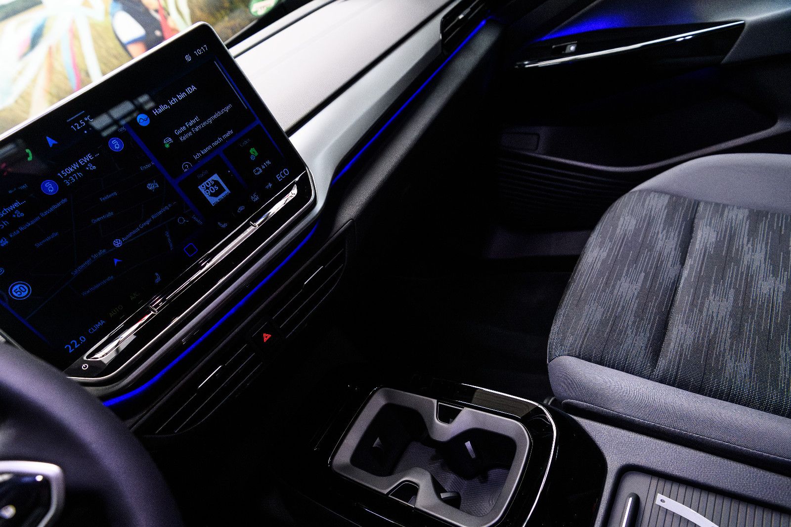 Fahrzeugabbildung Volkswagen ID.4 Pro IQ-LED+AHK+360°KAM+KEYLESS+WÄRMEP+DCC