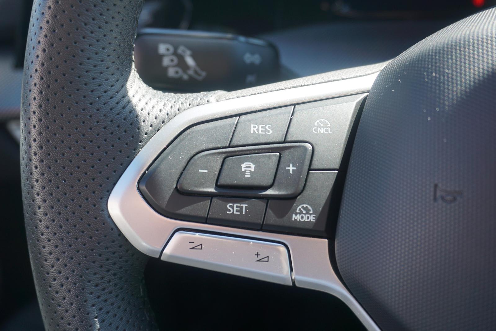 Volkswagen Golf VIIITSI 1.5 TSI R-Line LED ACC App-Connect, миниатюра 22
