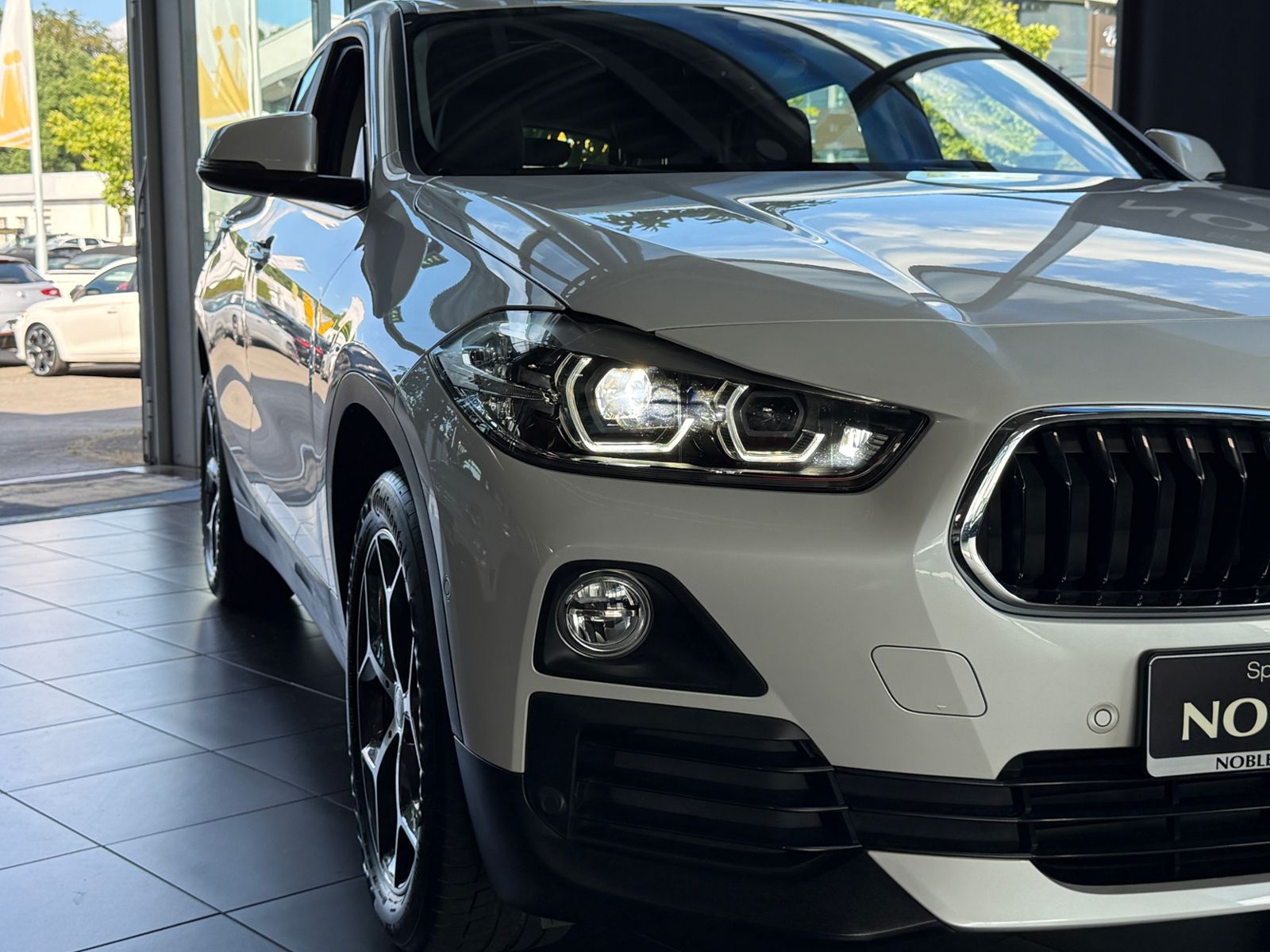 Fahrzeugabbildung BMW X2 sDrive 20 i HUD LEDER KAM LED 18"