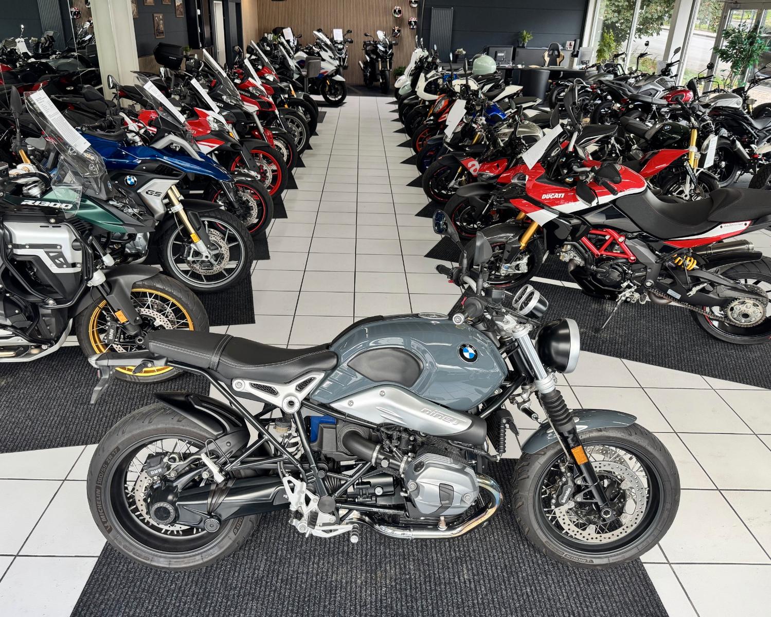 BMW R nineT Pure *Speichenräder*