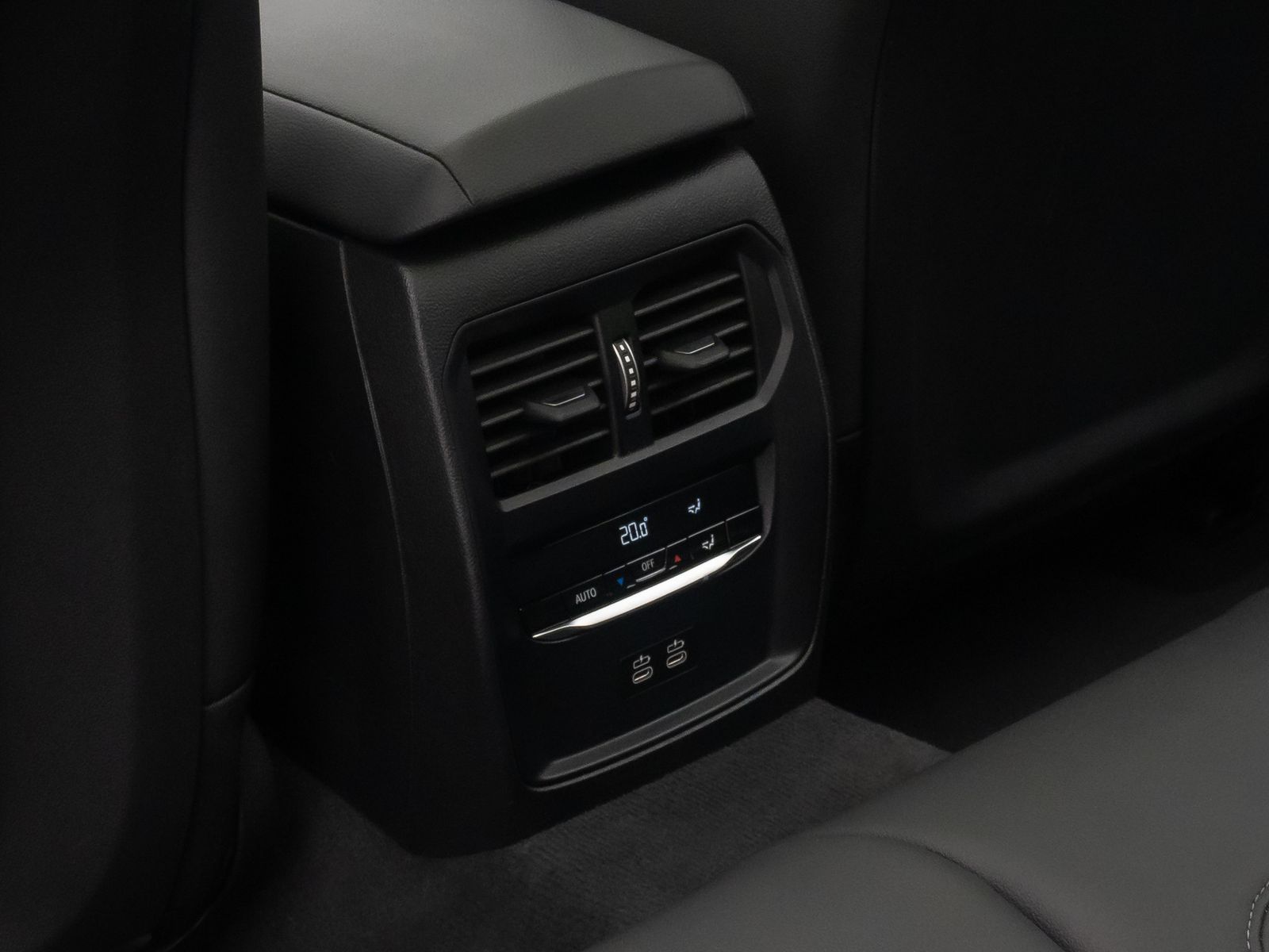 Fahrzeugabbildung BMW 320i M Sport DAB Kamera AHK Panorama HUD 19Zoll