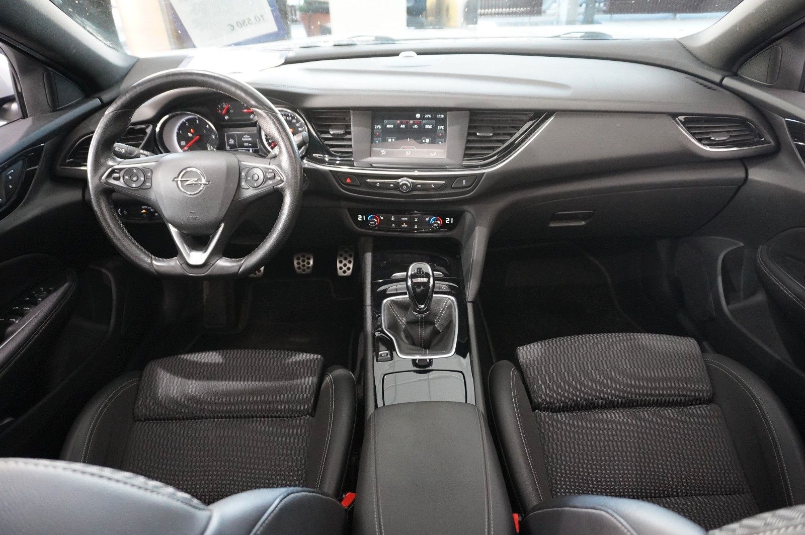 Fahrzeugabbildung Opel Insignia B GS 2.0D INNOV. NAVI/KAMERA/PANO./AHK