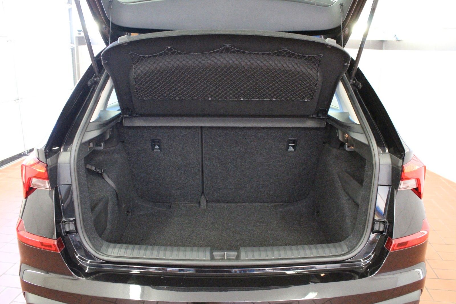 Fahrzeugabbildung SKODA Kamiq 1.0 TSI 85kW Selection *AHK schwenkbar*