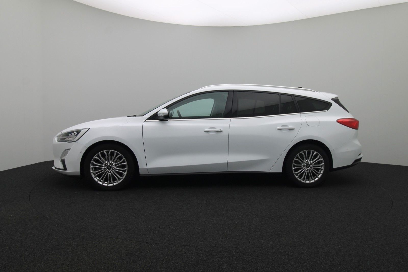 Fahrzeugabbildung Ford Focus Turnier 1.0 Titanium