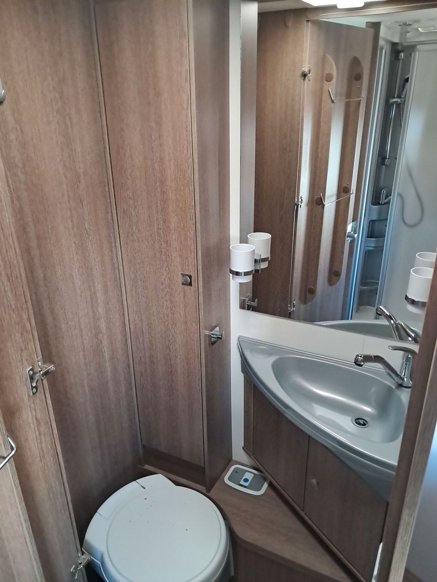 Fahrzeugabbildung Glücksmobil T 6757 Dachklima, Rückfahrkamera, Markise, TV