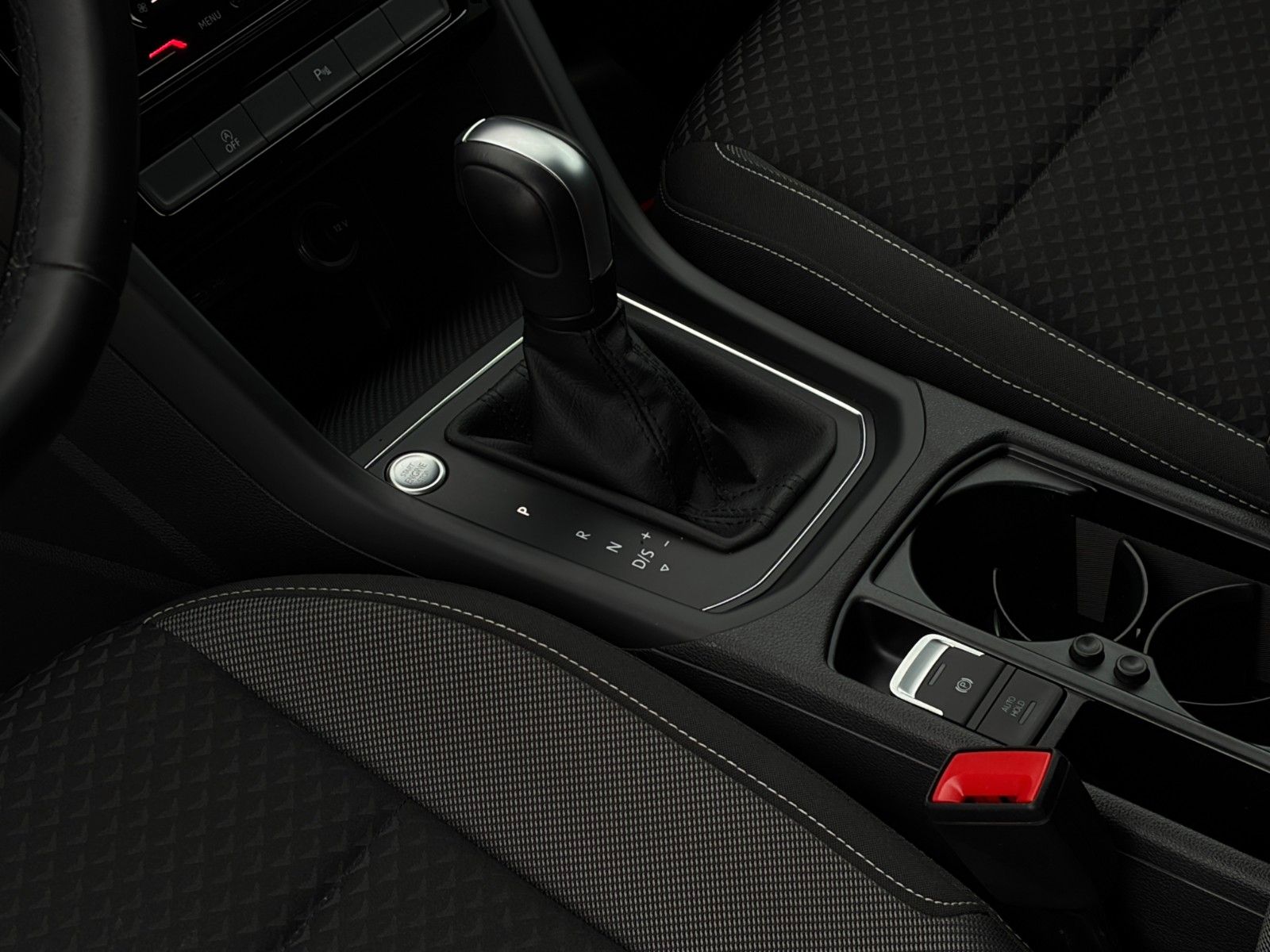 Fahrzeugabbildung Volkswagen Touran 1.5 TSI DSG Active Kamera ACC LED LHZ SHZ