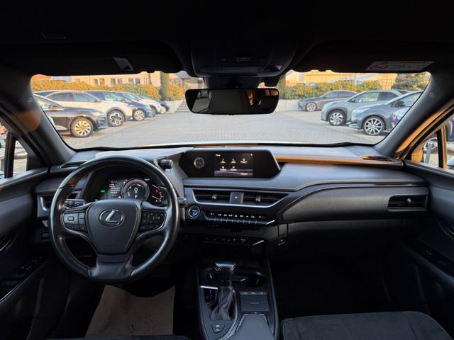 Lexus UX 250 h Launch Edition