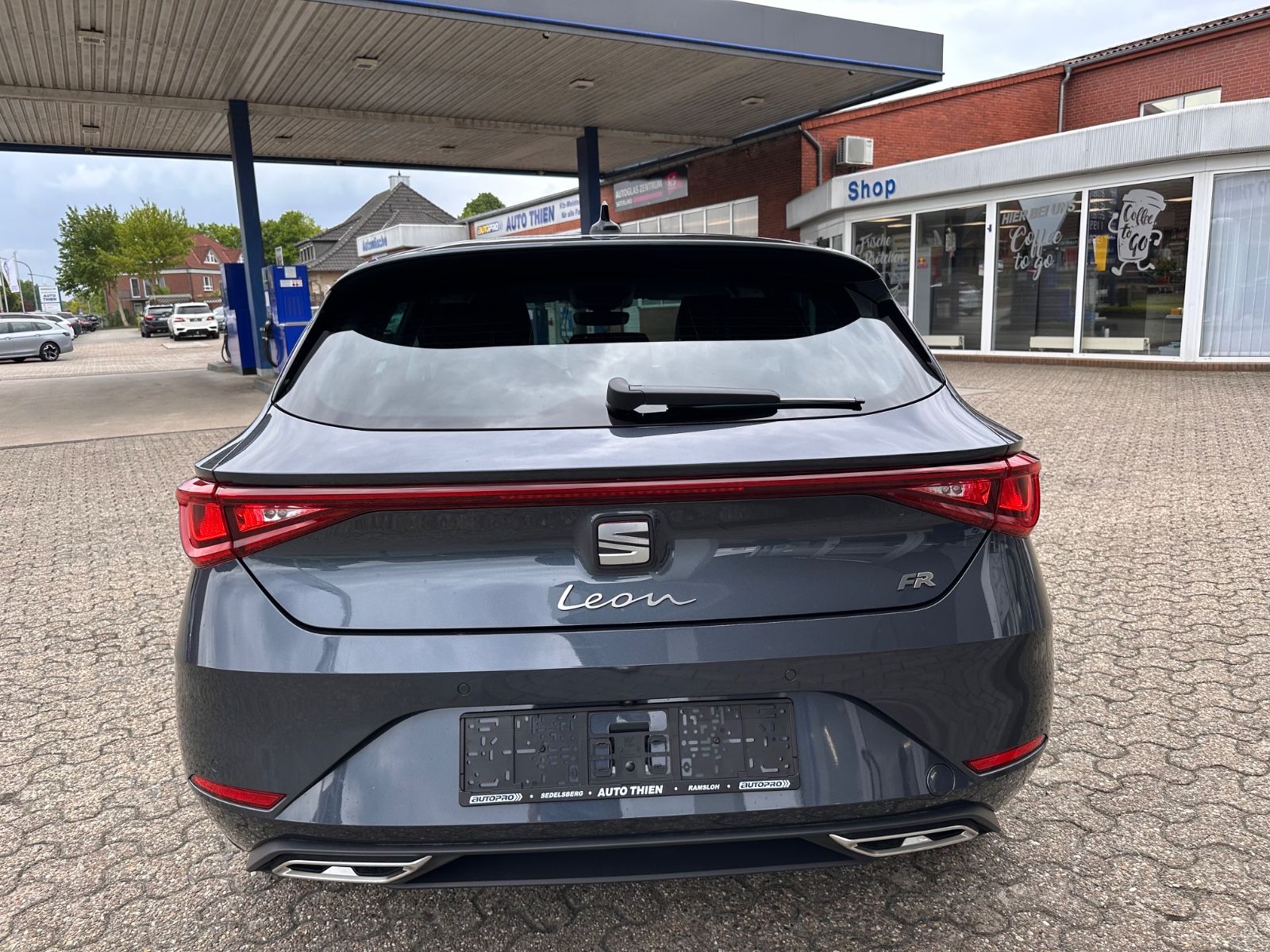 Fahrzeugabbildung SEAT Leon FR 1.5 eTSI LED/PDC/SHZG/RFK/APP