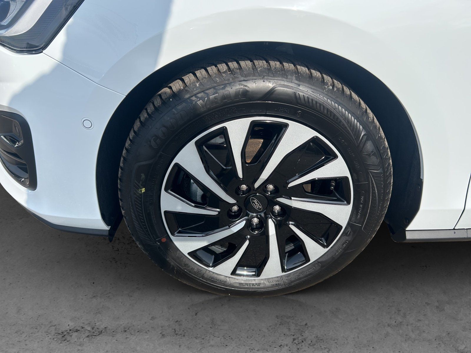 Fahrzeugabbildung Ford Focus Turnier 1,5 DSL Ecoblue  Titanium x Autom.