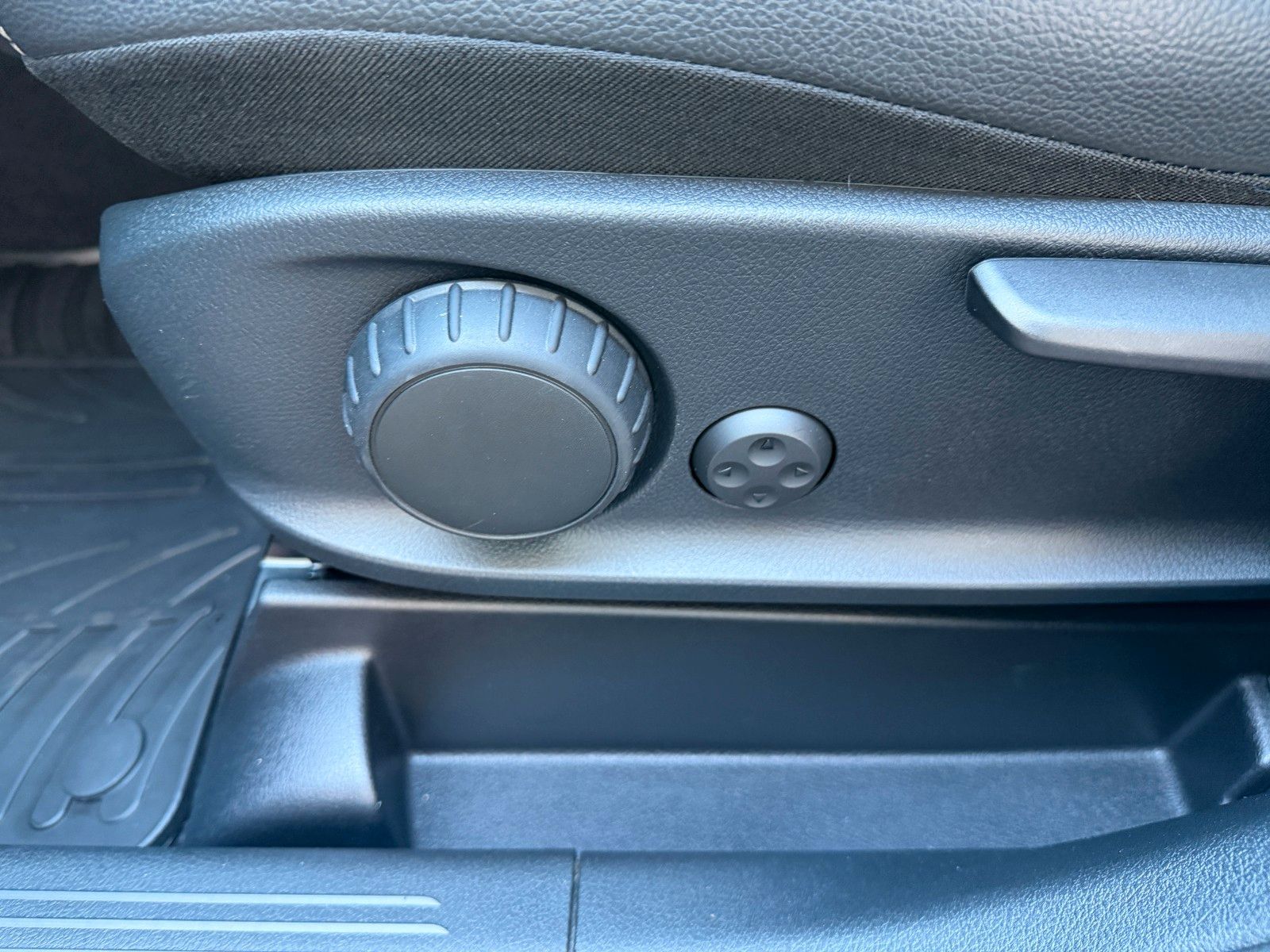 Fahrzeugabbildung Mercedes-Benz B 220 d Style R-Kamera+LED+Carplay+TOTW
