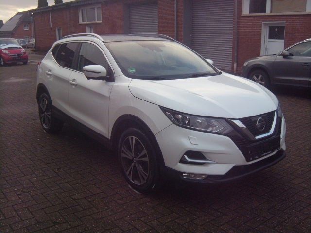 Nissan Qashqai N-Connecta+Xenon+LED+AHK+Pano+SHZ+360Kam