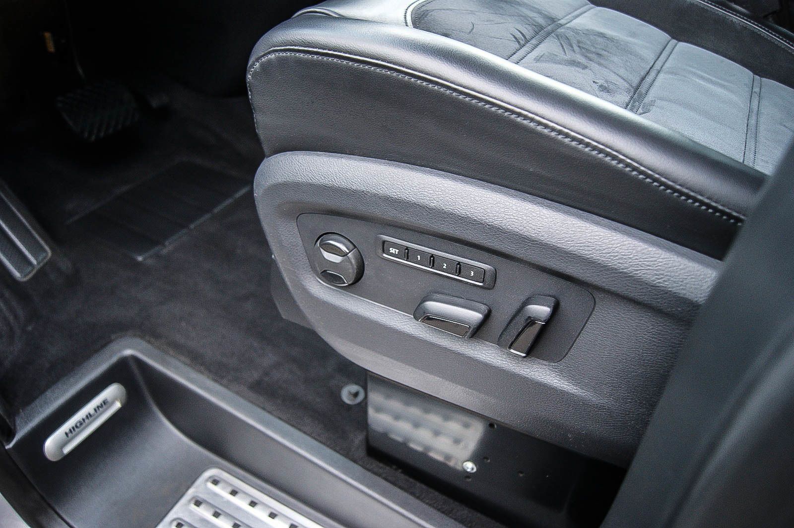 Fahrzeugabbildung Volkswagen T6 Multivan 20TDI DSG Highline 6-Sitze STHZ BETT