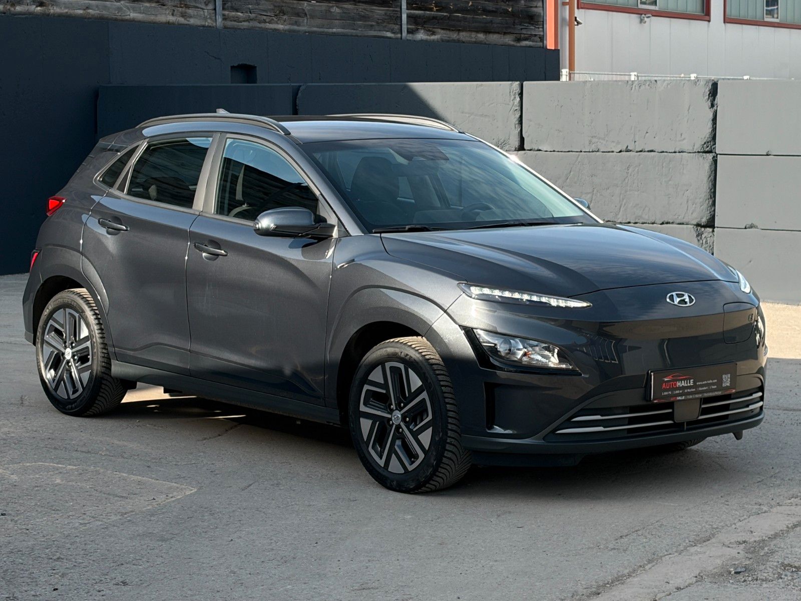 Fahrzeugabbildung Hyundai KONA E Select SHZ LHZ LKA LFA ACC Navi CarPlay