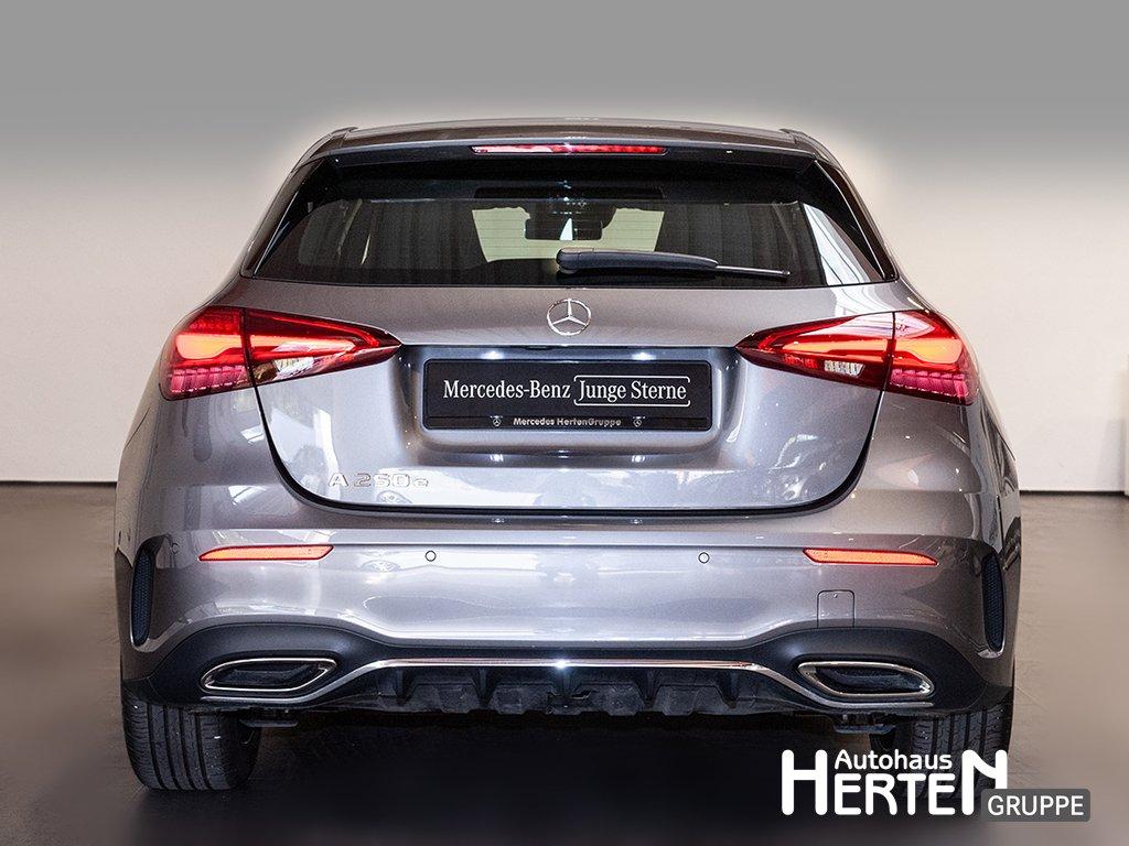 Mercedes-Benz A 250 e+AMG PREMIUM+KEYLESS+R-KAMERA+LED+AMBIENT