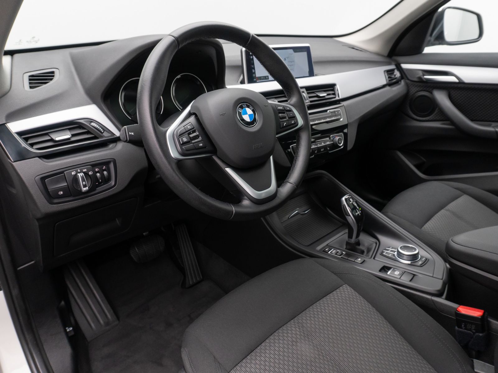Fahrzeugabbildung BMW X1 xD18d Navi DAB Lordos GeschwindigReg Panorama