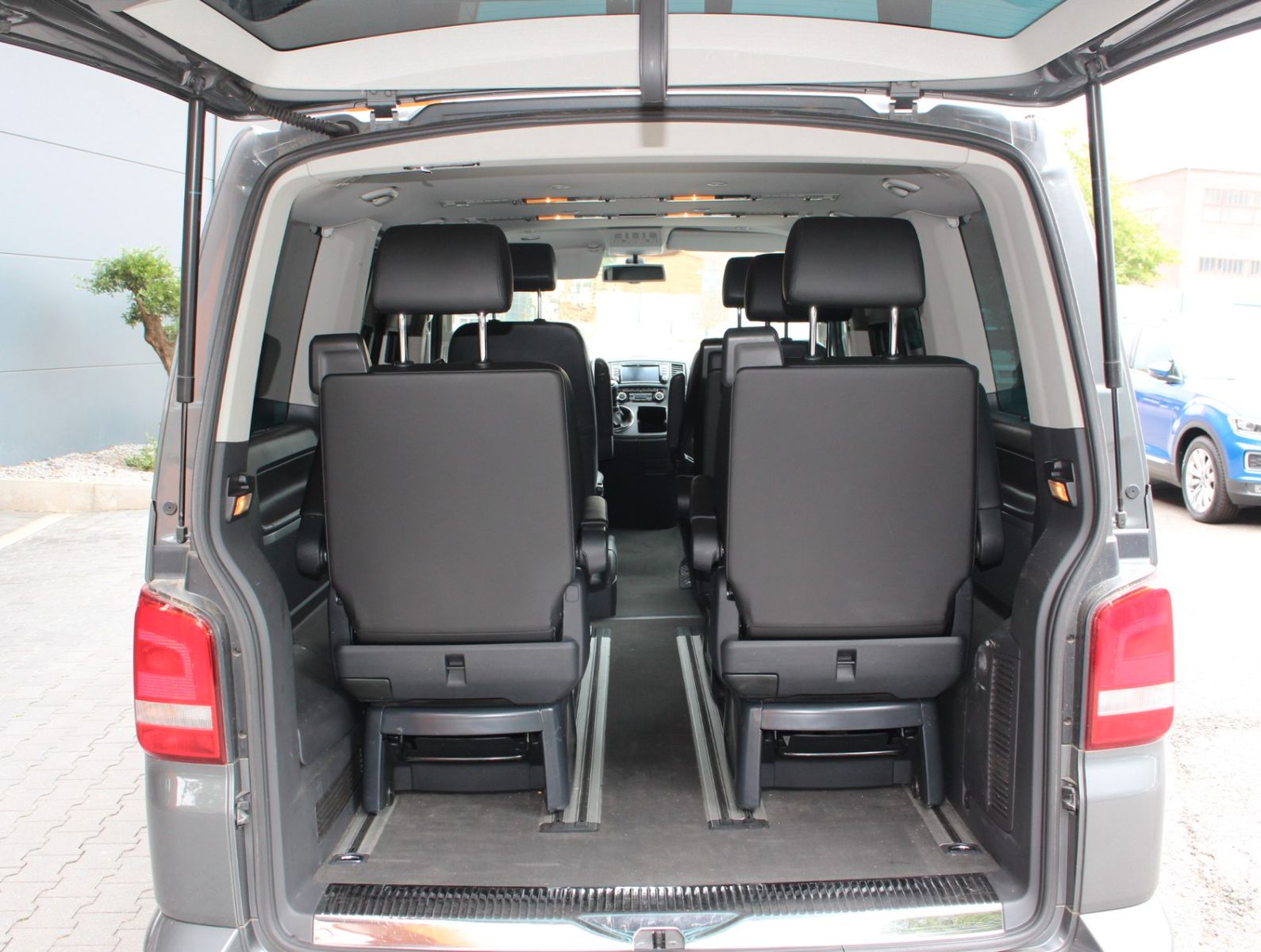 Fahrzeugabbildung Volkswagen 2.0 TDI T5 Multivan  Highline*Navi*AHK*