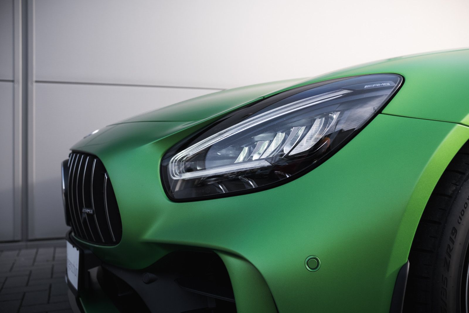 Fahrzeugabbildung Mercedes-Benz AMG GT R Coupe-erst 1.900km.-Park-Paket
