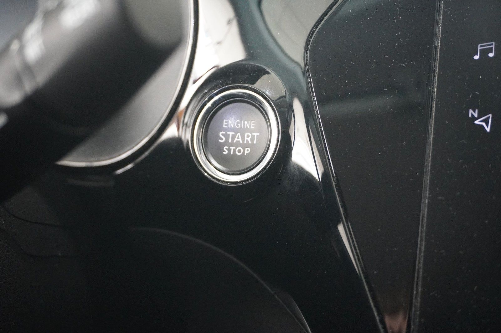 Fahrzeugabbildung Opel Corsa-e F EDITION 3-PHASIG NAVI/VIRT./SPORT/DAB+