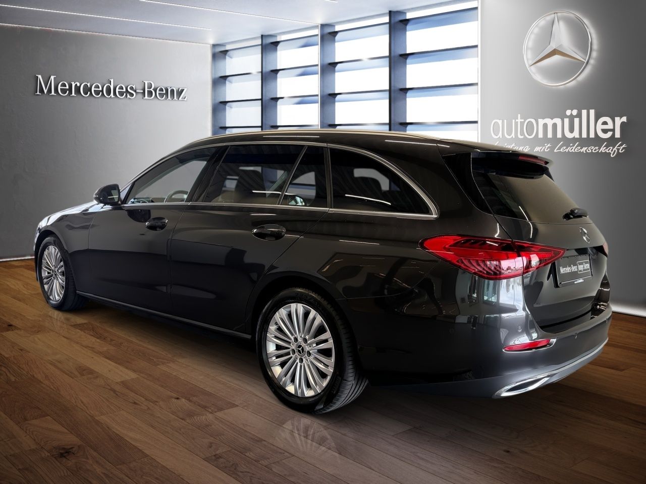 Fahrzeugabbildung Mercedes-Benz C 180 T AVANTG+AHK+TOTWIN+LHZ+KEYL+CARPL+AMBIEN+
