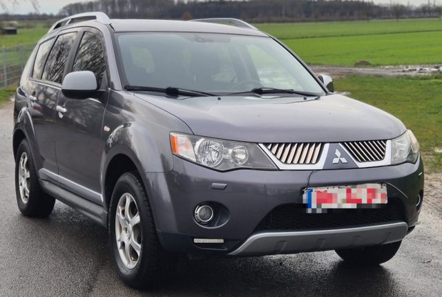 Mitsubishi Outlander 2.4 Intense/4WD/7 Sitzer/Klimaa/Benzin