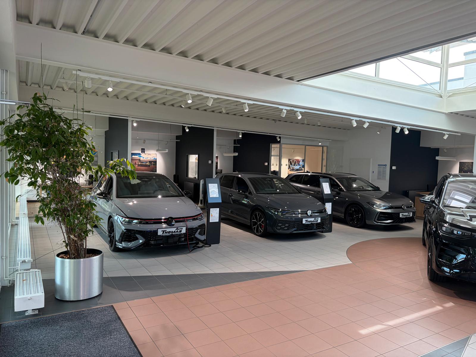 showroom-image-top